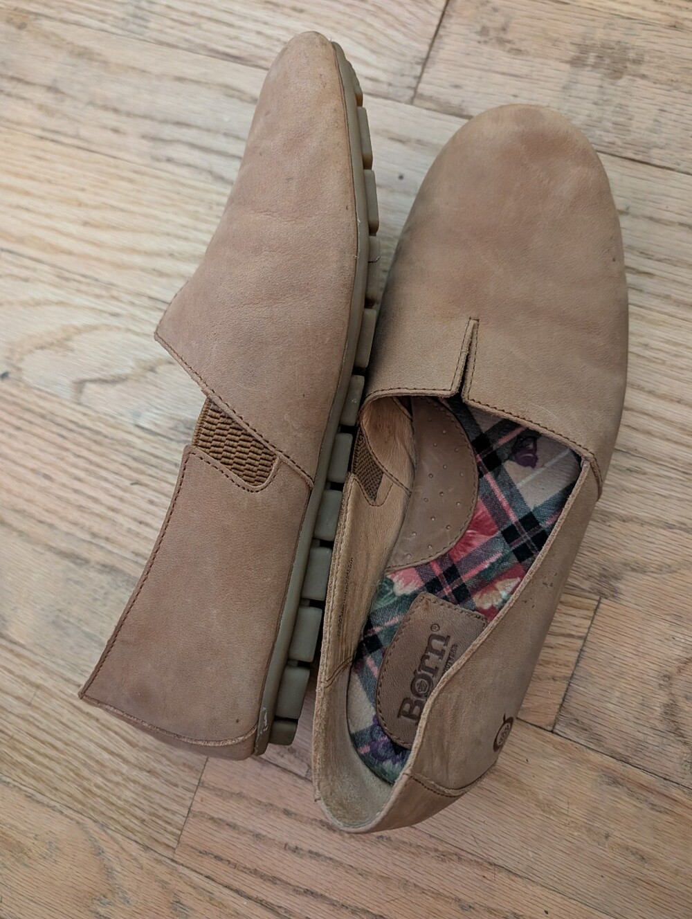 Born Womens Sz 8.5 M Tan Brown Leather Slip On Comfort Loafers Floral Plaid